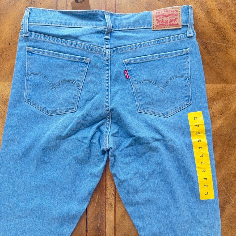 Levi's women’s Light Blue skinny jean